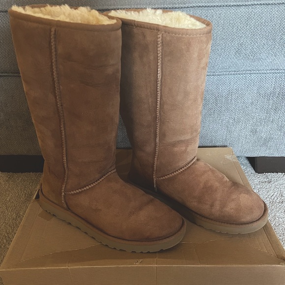 UGG Classic Tall in Chestnut - Picture 1 of 5
